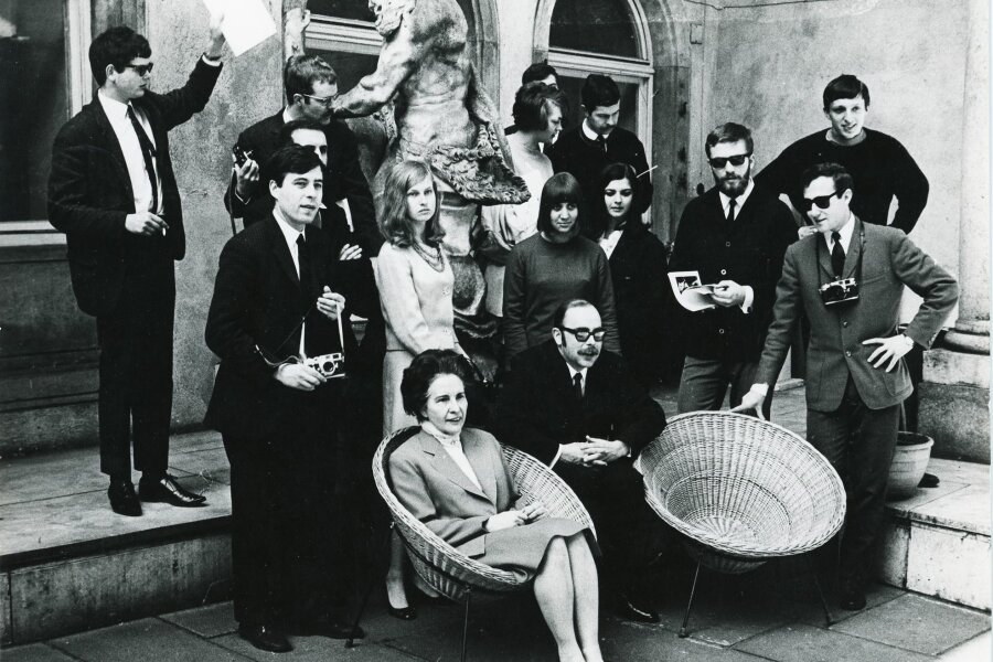 sedící zleva: G. Pospíšilová, O. Steinert